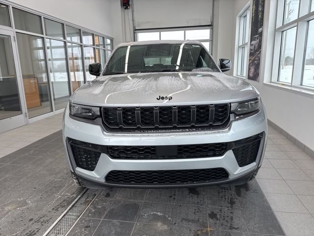 New 2026 Silver Zynith Exterior Paint Jeep Altitude image 2