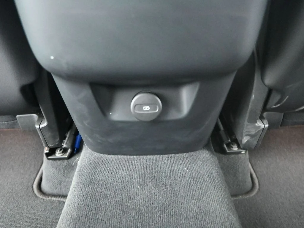 Used 2023  Volvo B5 Ultimate Bright Theme image 22