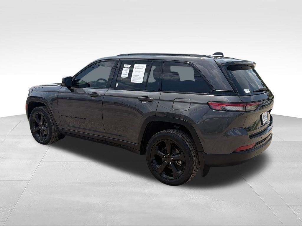 Used 2023 Gray Jeep Altitude X image 3