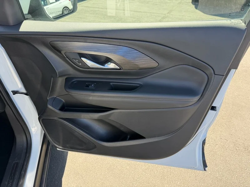 Used 2023 SUMMIT WHITE GMC SLE image 20