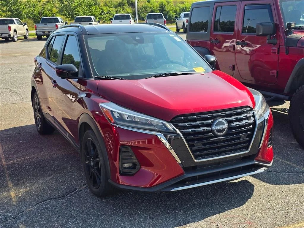 Used 2023 Red Nissan SR image 9