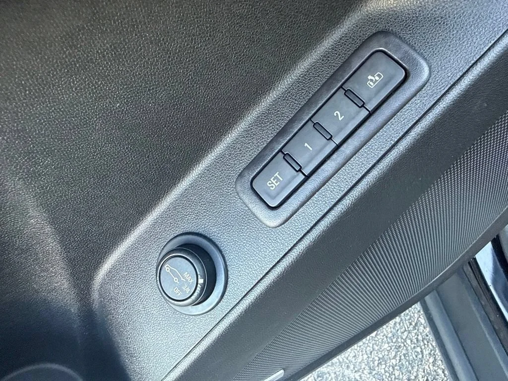 Used 2018 MOSAIC BLACK METALLIC Chevrolet Premier image 29