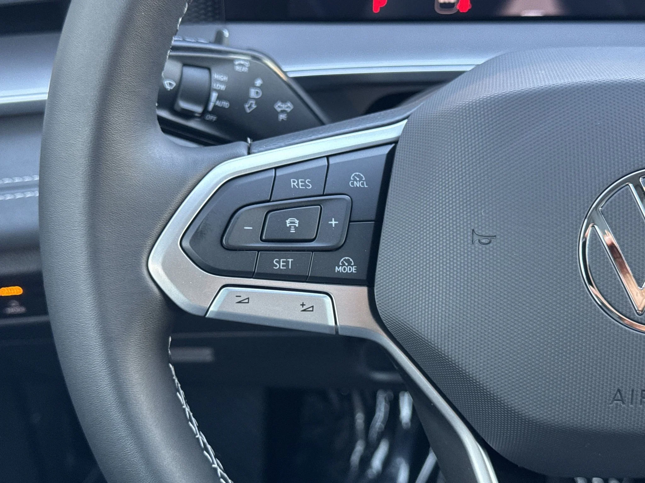 New 2026 Pure White Volkswagen SE image 19