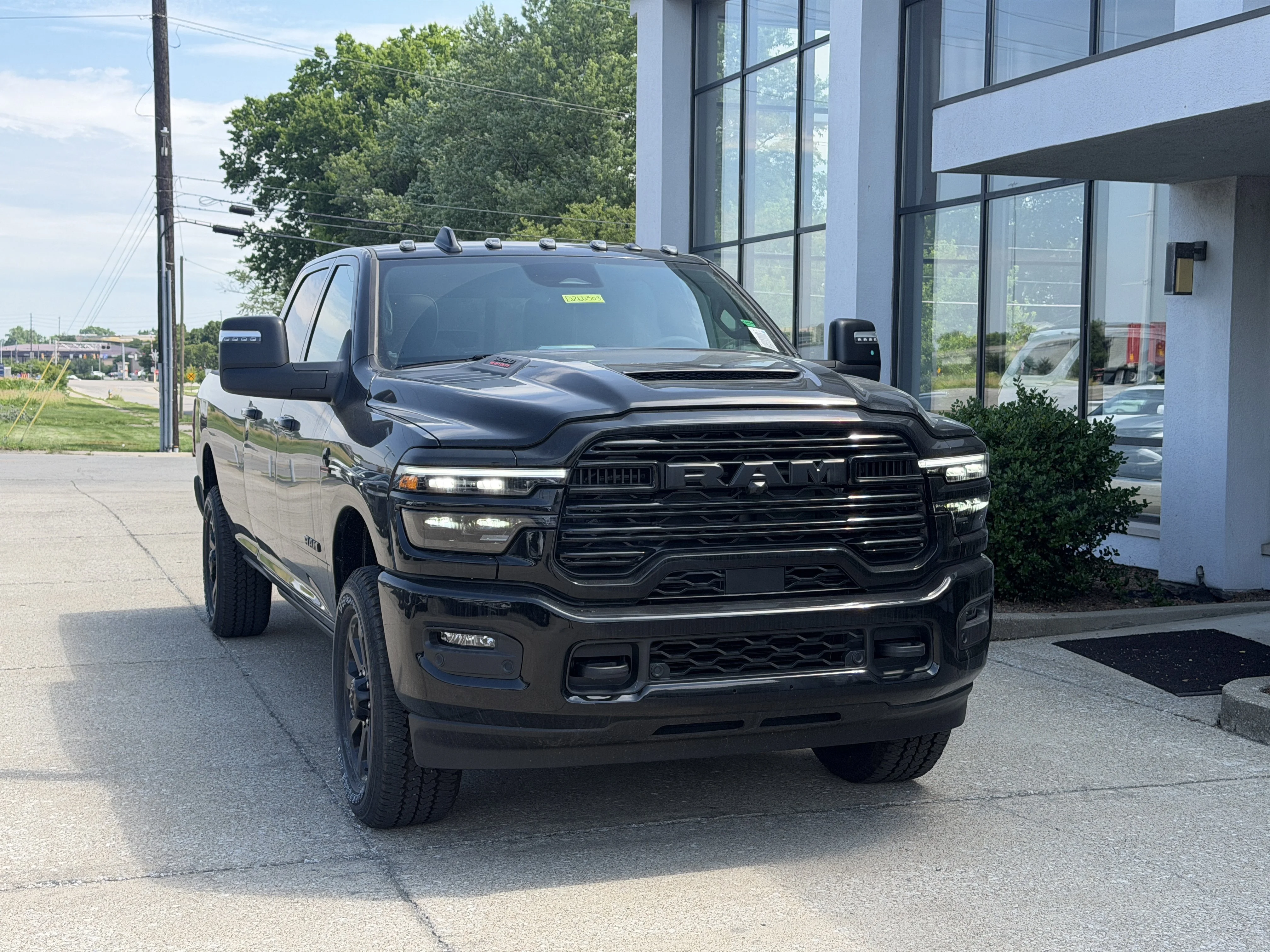 New 2026 Diamond Black Crystal Pearl-Coat Exterior Paint RAM Laramie image 18