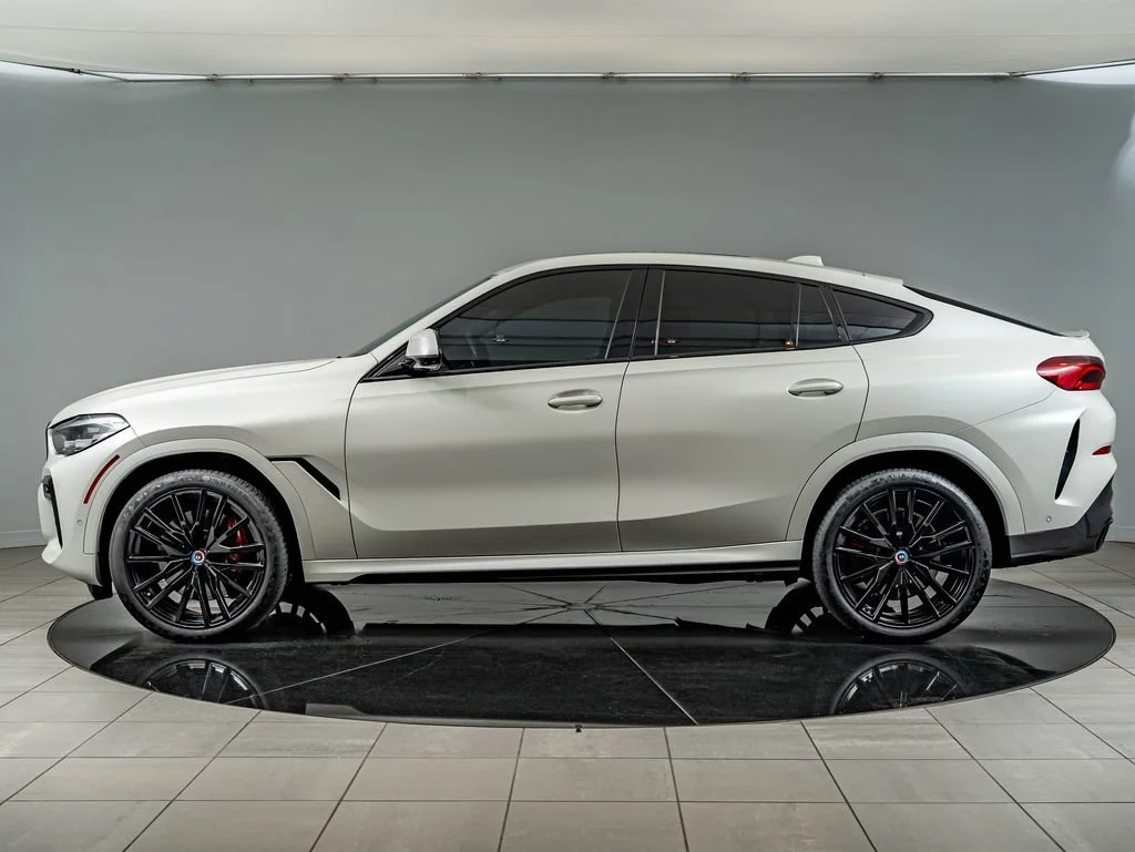 Used 2023 Frozen Brilliant White Metallic BMW M50i image 8