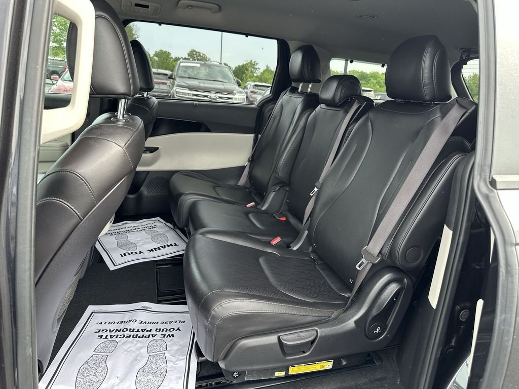 Certified Used 2024 Gray Kia EX image 28