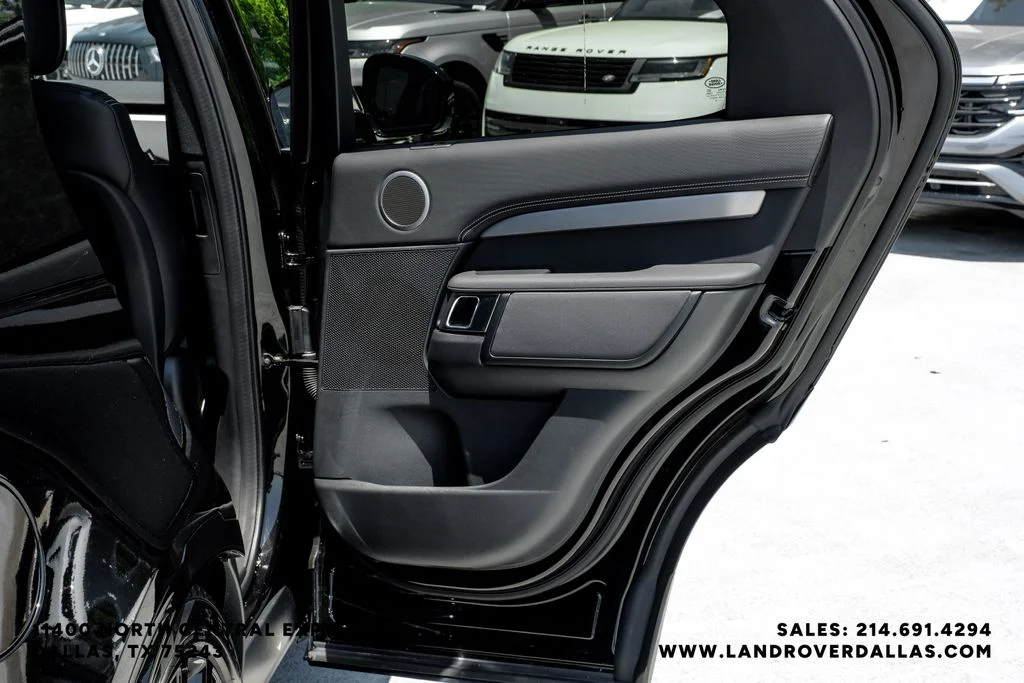 New 2026 Santorini Black Metallic Land Rover Dynamic SE image 51