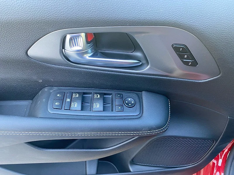 2026 Chrysler Pacifica Select - Photo 12