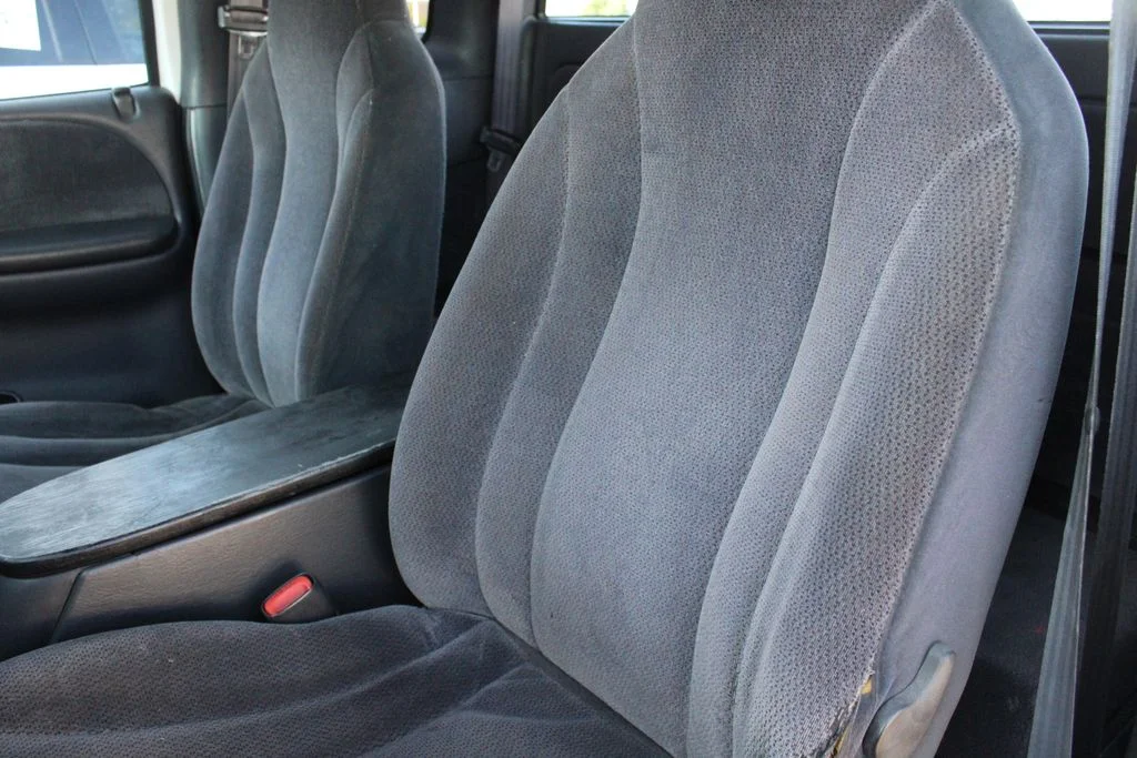 Used 2000 White Dodge Sport image 4