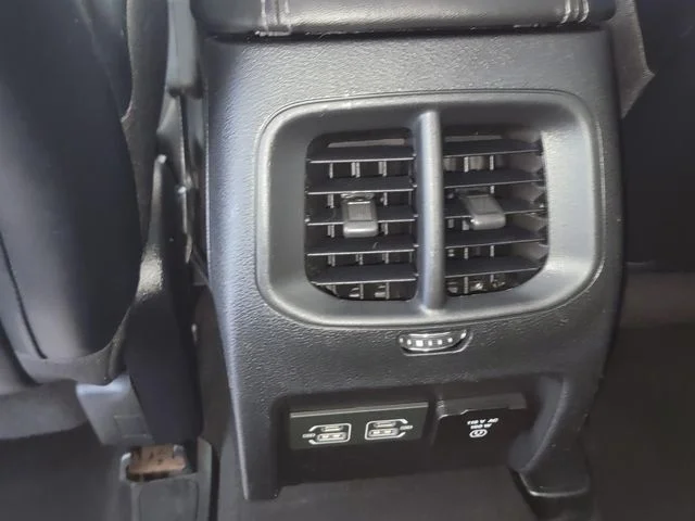 Used 2022 White Jeep Latitude Lux image 29