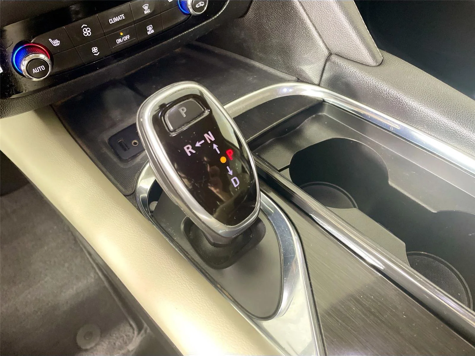 Used 2018 Havana Metallic Buick Essence image 15
