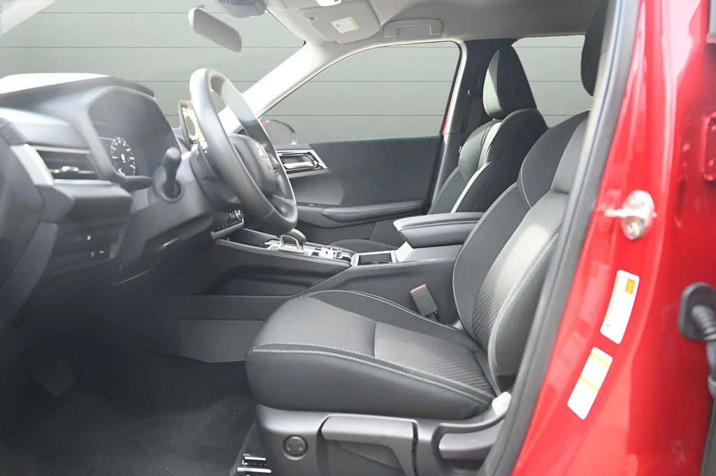 Used 2024 Red Mitsubishi ES image 18