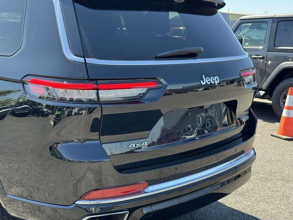 Used 2023 Black Jeep Overland image 11