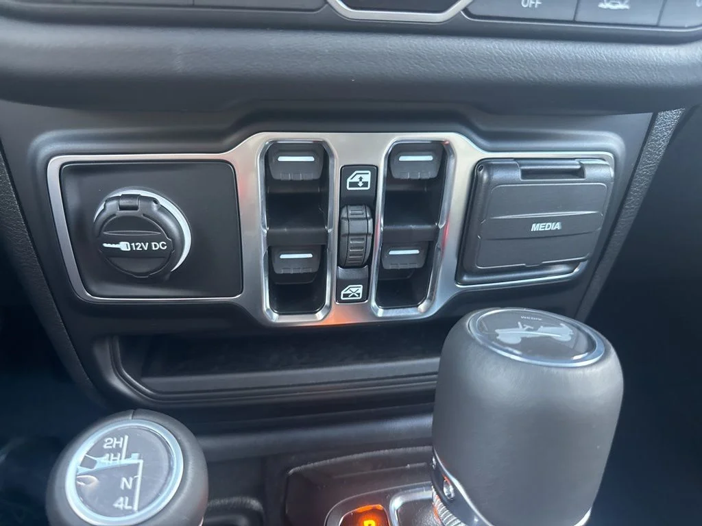 2025 Jeep Wrangler 4-Door Sahara - Photo 24