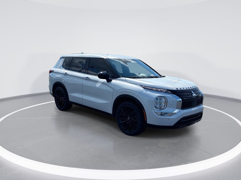 Used 2024 White Mitsubishi SE image 2