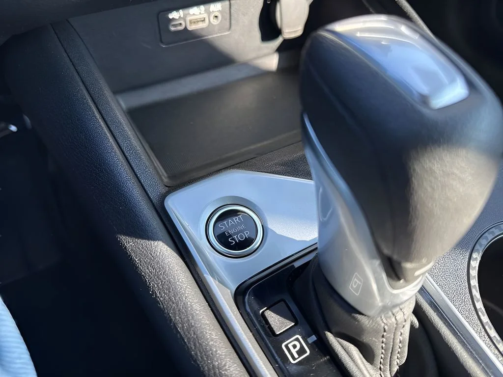 Used 2025 White Nissan SV image 21