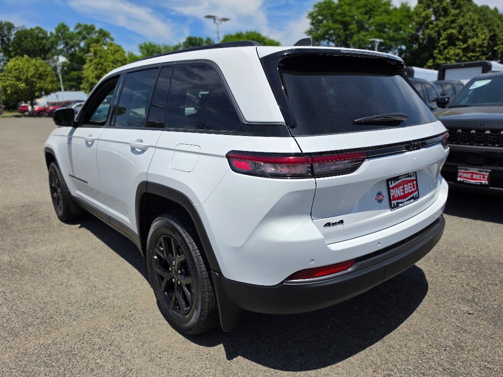 New 2026 Bright White Clear-Coat Exterior Paint Jeep Altitude image 10