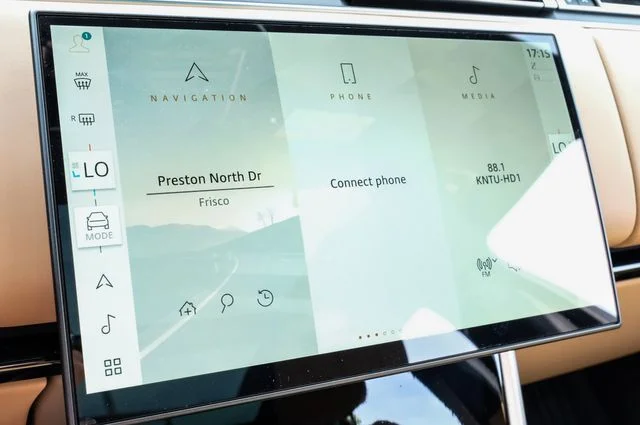 New 2026 Fuji White Land Rover SE image 36