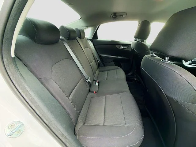 Used 2021 White Kia LXS image 23