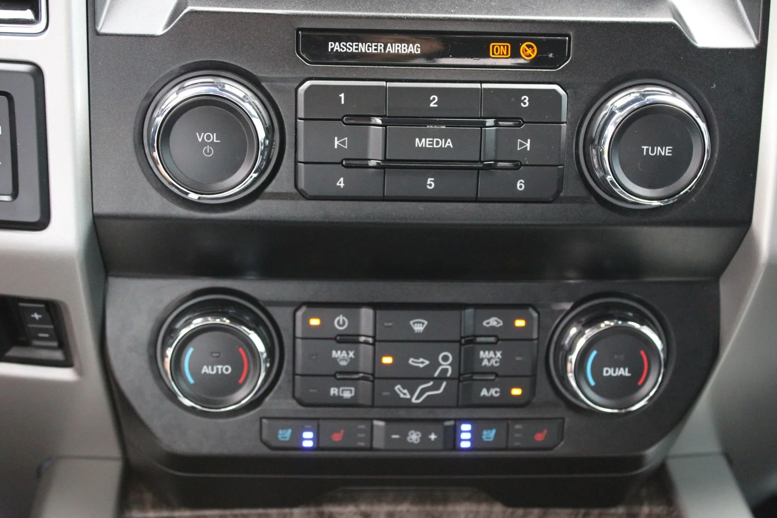 Used 2019 Silver Ford Lariat image 21