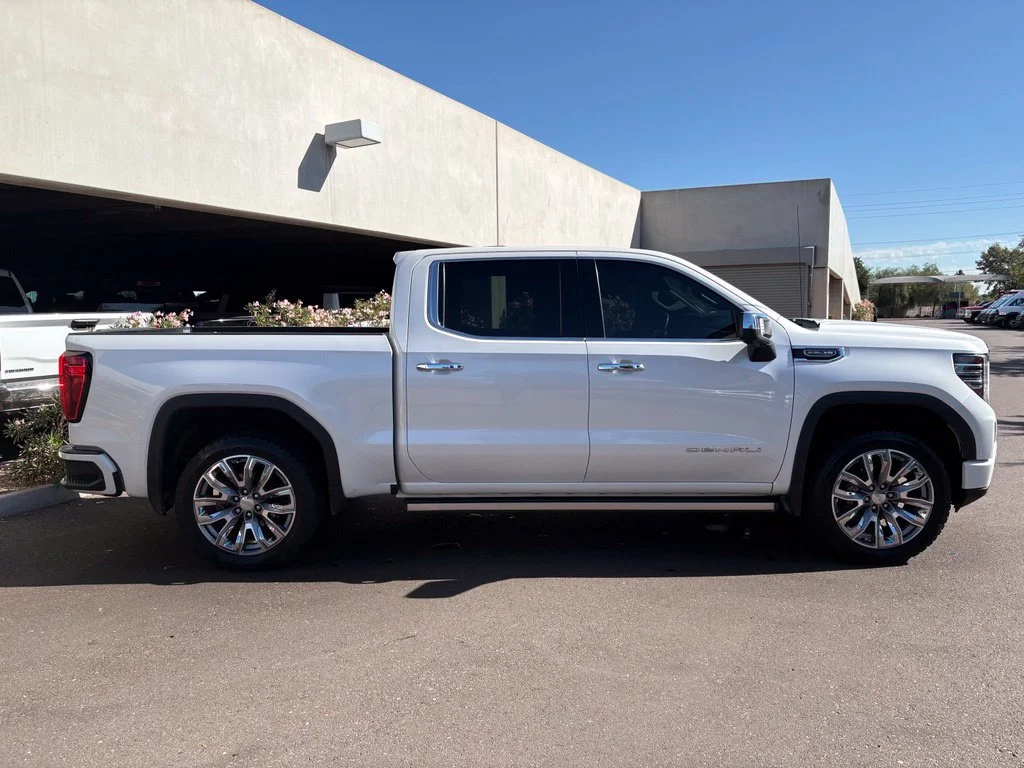 Used 2022 White GMC Denali image 5