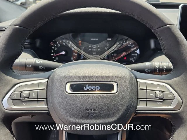 New 2026 Bright White Clearcoat Jeep Latitude image 24
