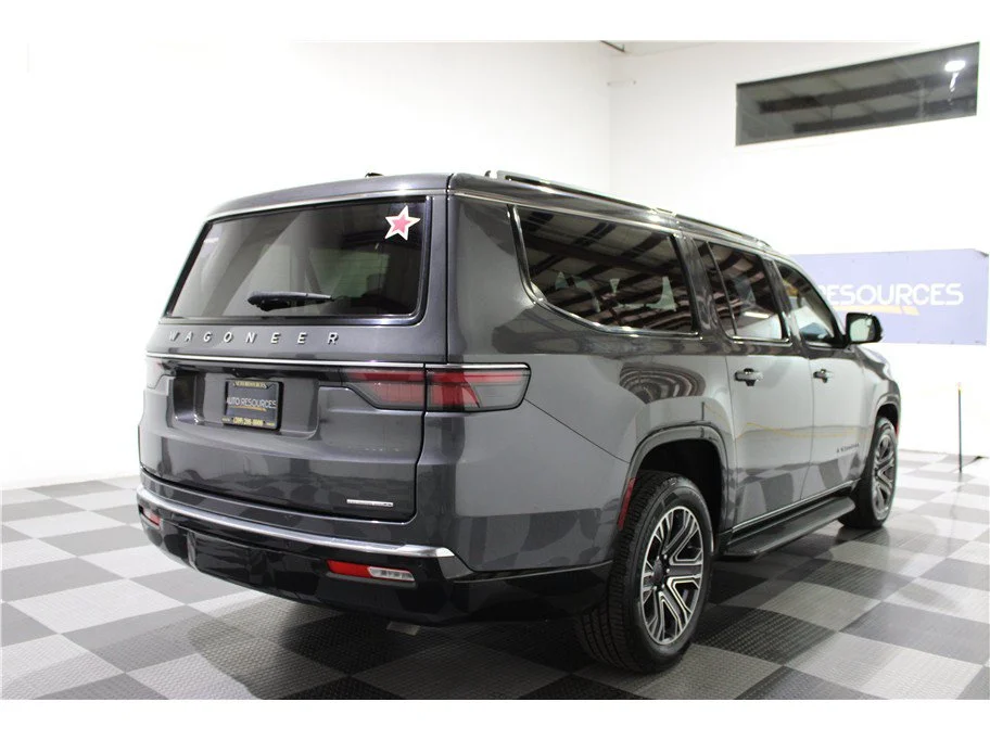 Used 2024 Baltic Gray Metallic Clearcoat Jeep Series II image 4