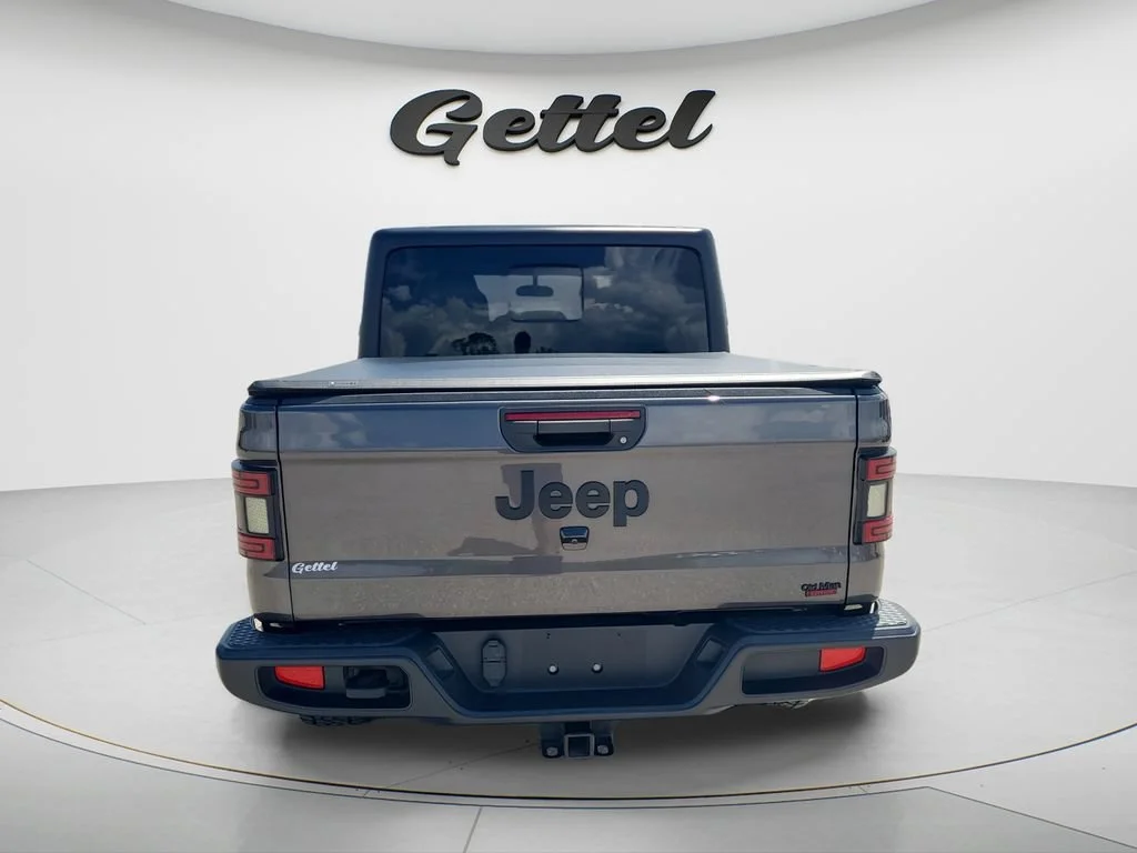 Used 2023 Granite Crystal M Jeep Sport S image 6