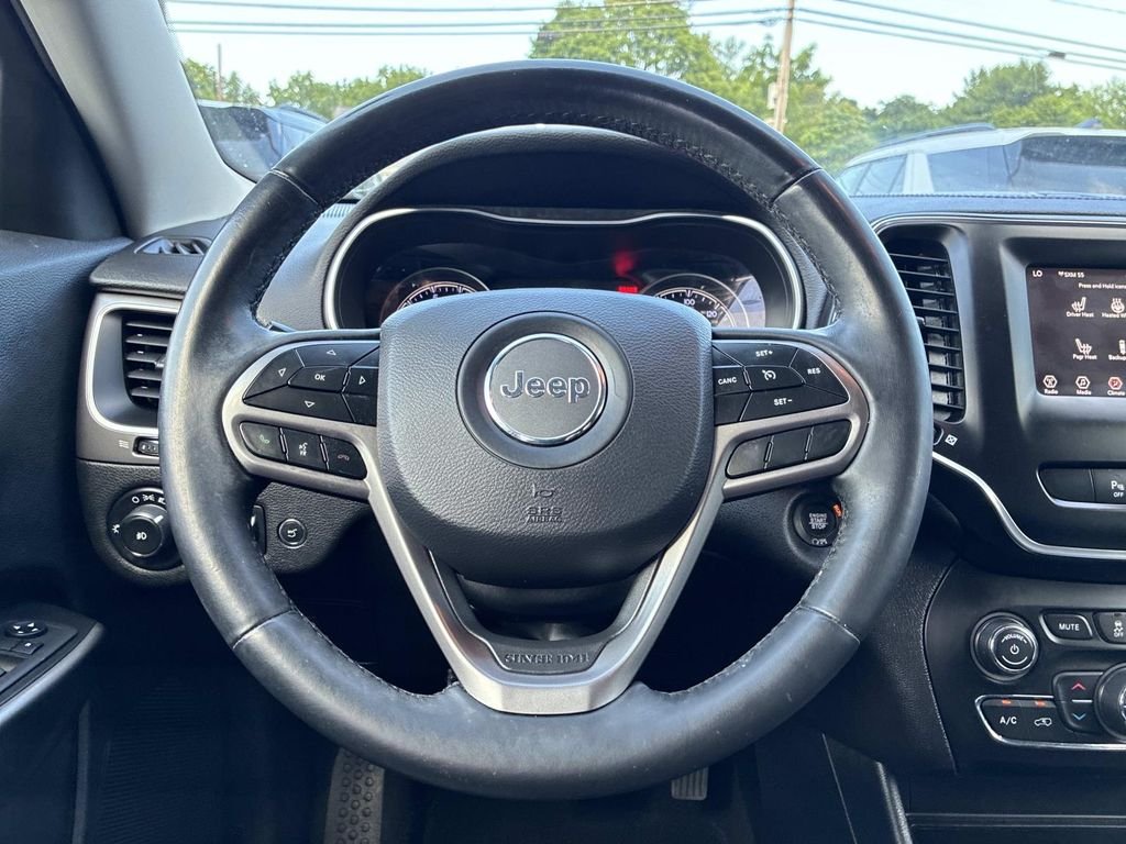 Used 2019 Black Jeep Latitude Plus image 19