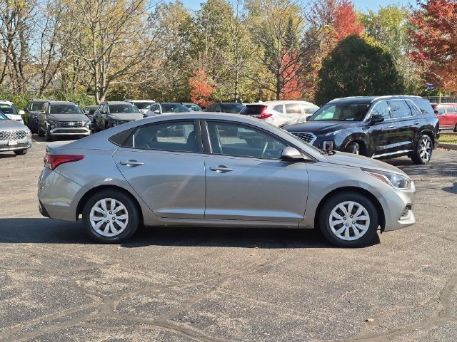 Used 2022 Gray Hyundai SE image 8