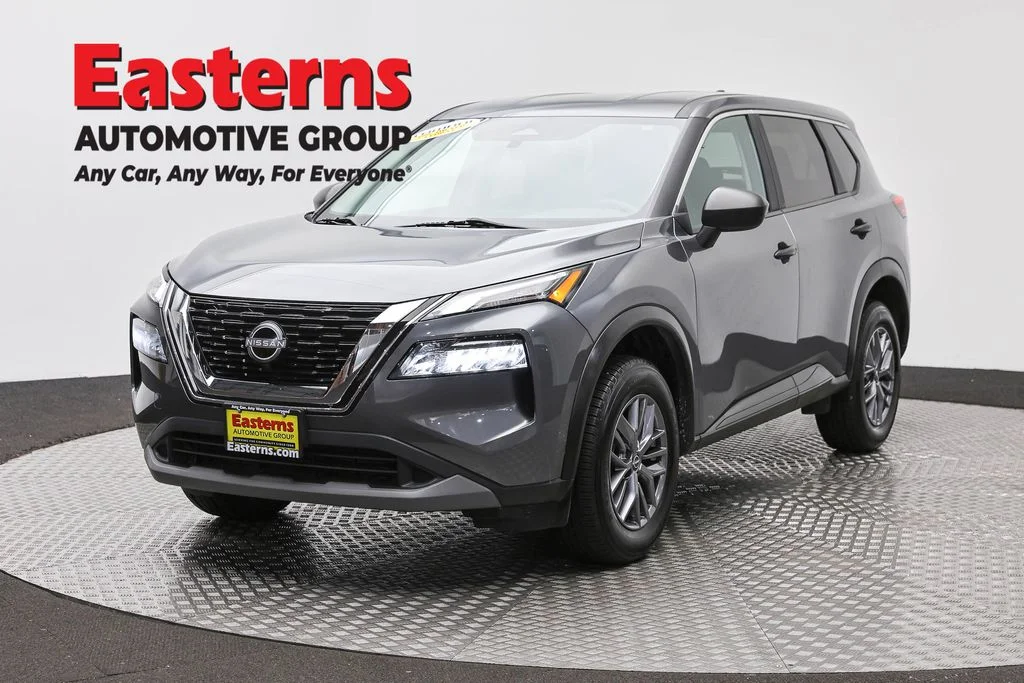 Used 2023 Gray Nissan S image 1