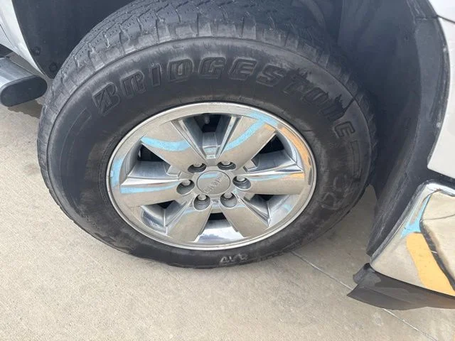 Used 2013 Silver GMC SLE image 3