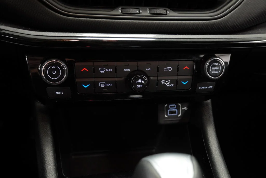 Used 2023 Black Jeep Altitude 4x4 image 19