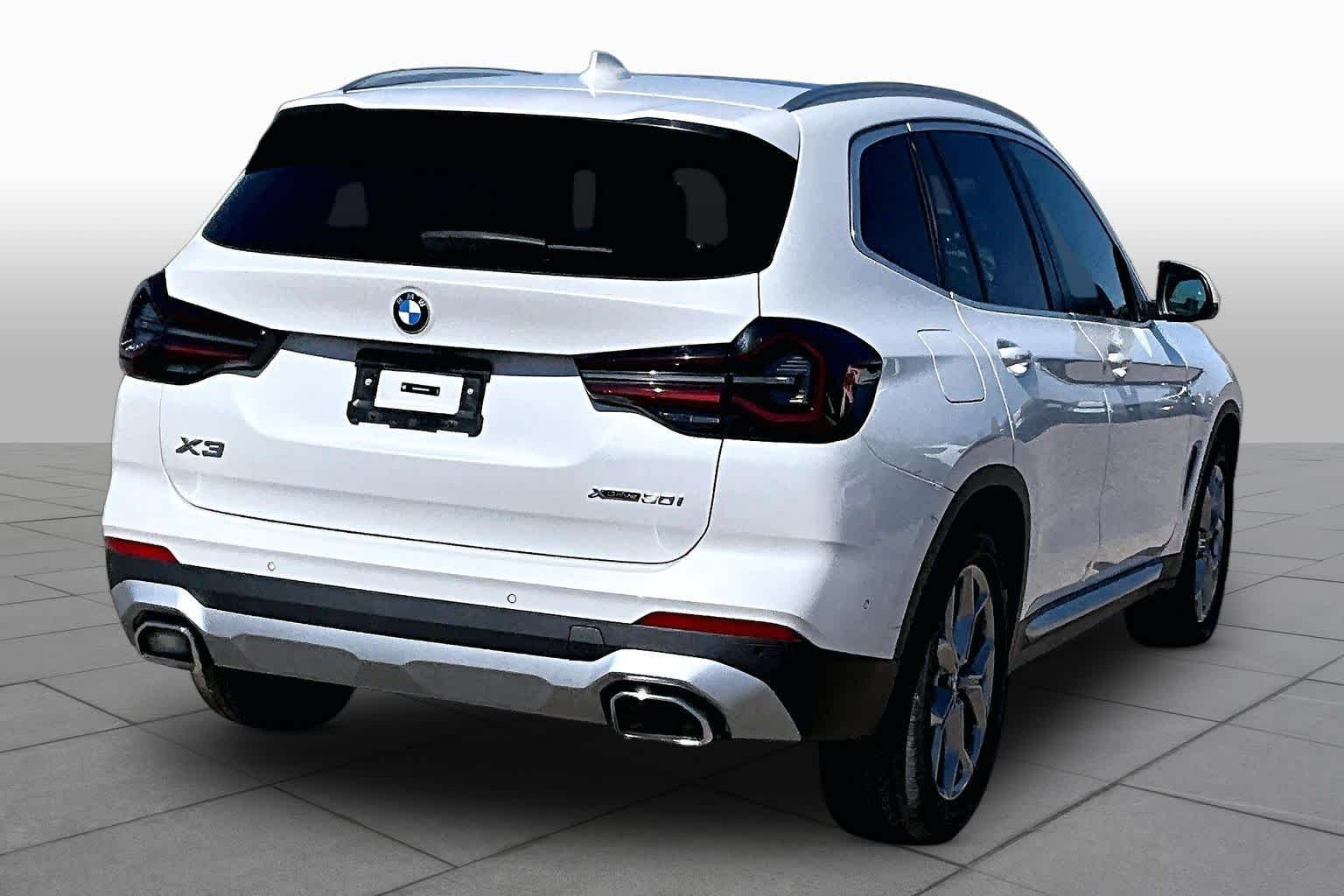 Used 2024 Mineral White Metallic BMW xDrive30i image 10