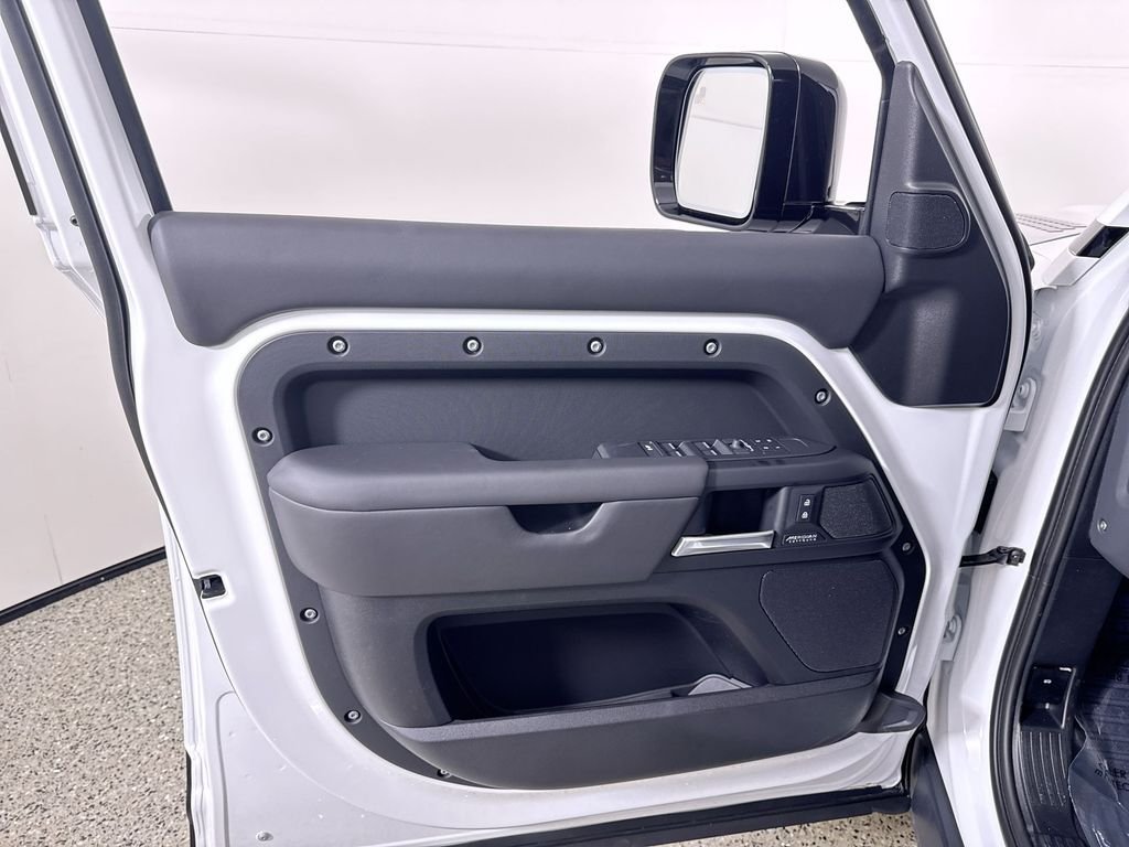 2026 Land Rover Defender X-Dynamic SE - Photo 13