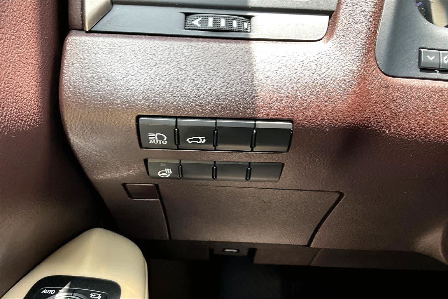 Used 2018 Eminent White Pearl Lexus  image 34