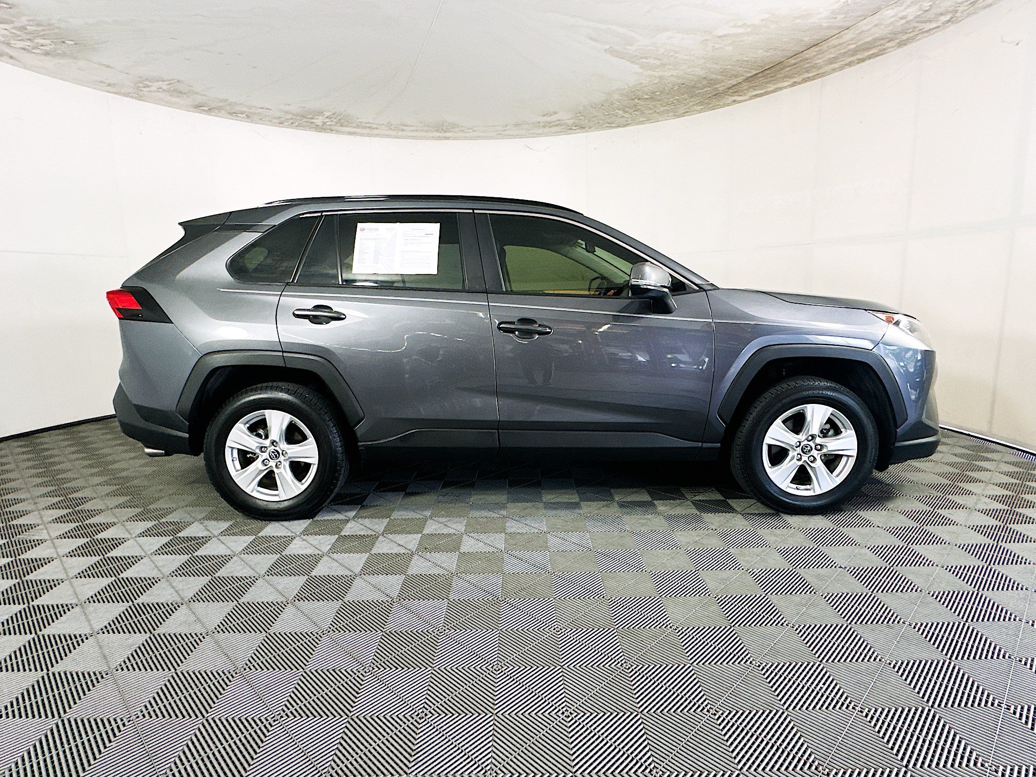 Used 2019 Magnetic Gray Metallic Toyota XLE image 2