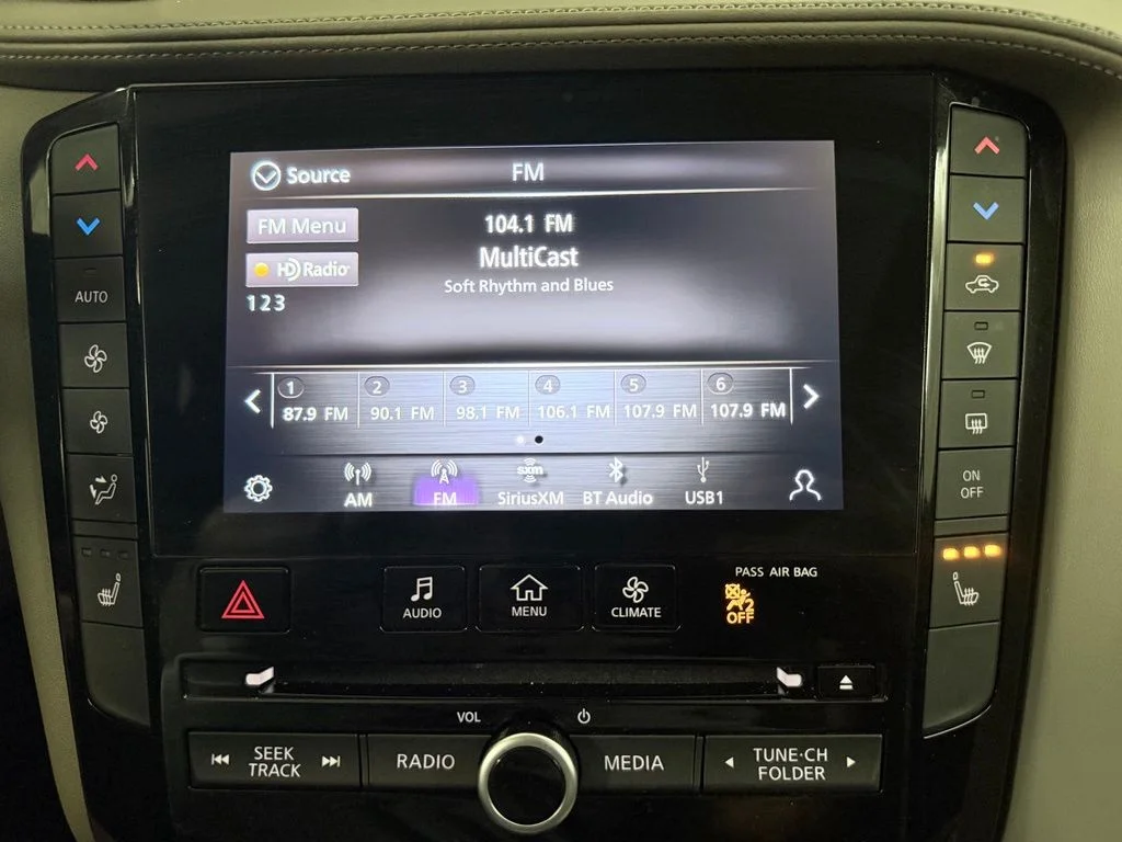 Used 2023 Gray INFINITI LUXE image 17