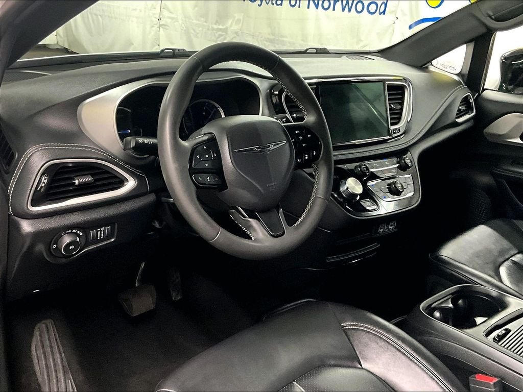 Used 2024 White Chrysler Select S Appearance image 8