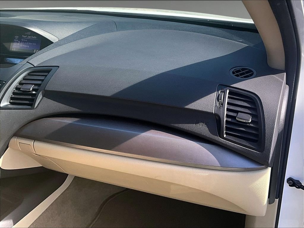 Used 2017 White Acura  image 13