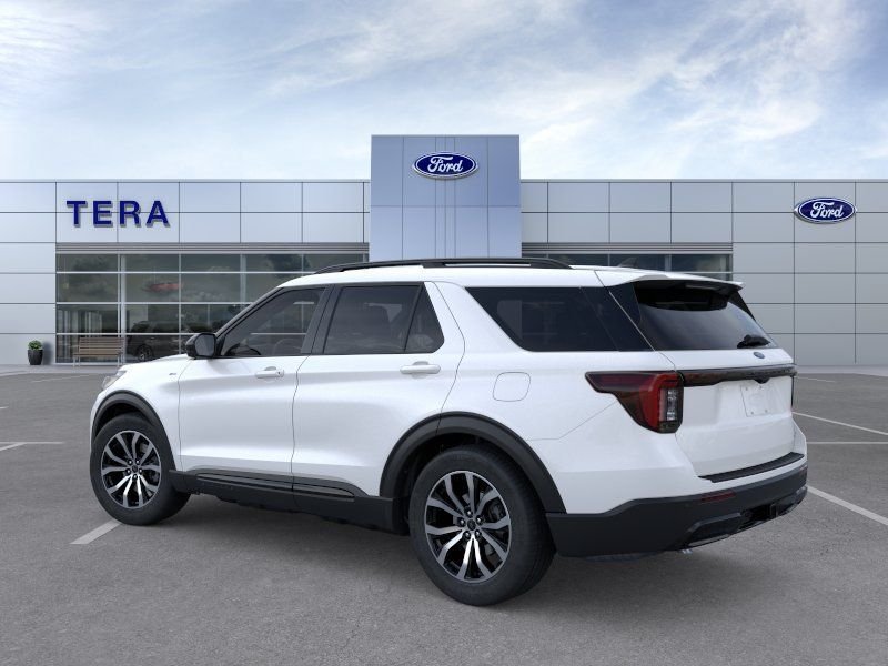New 2026 Star White Metallic Tri-Coat Ford ST-Line image 4