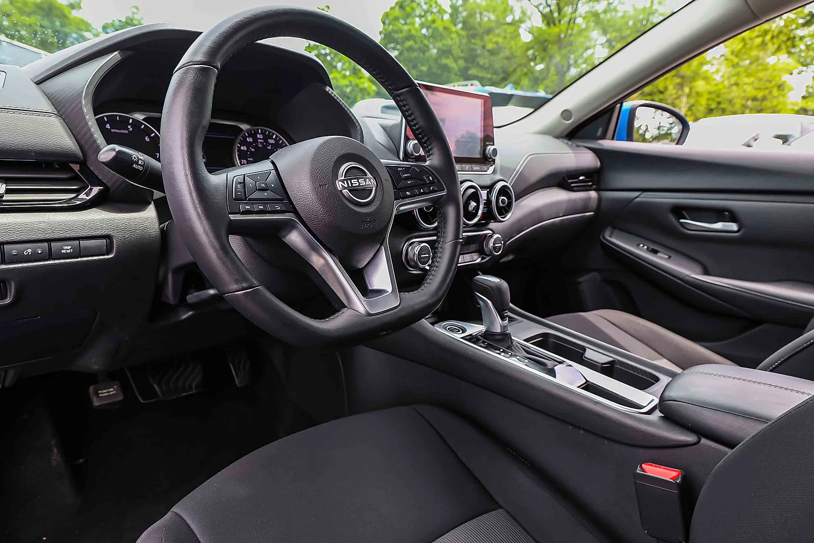 Used 2024 Electric Blue Metallic Nissan SV image 7