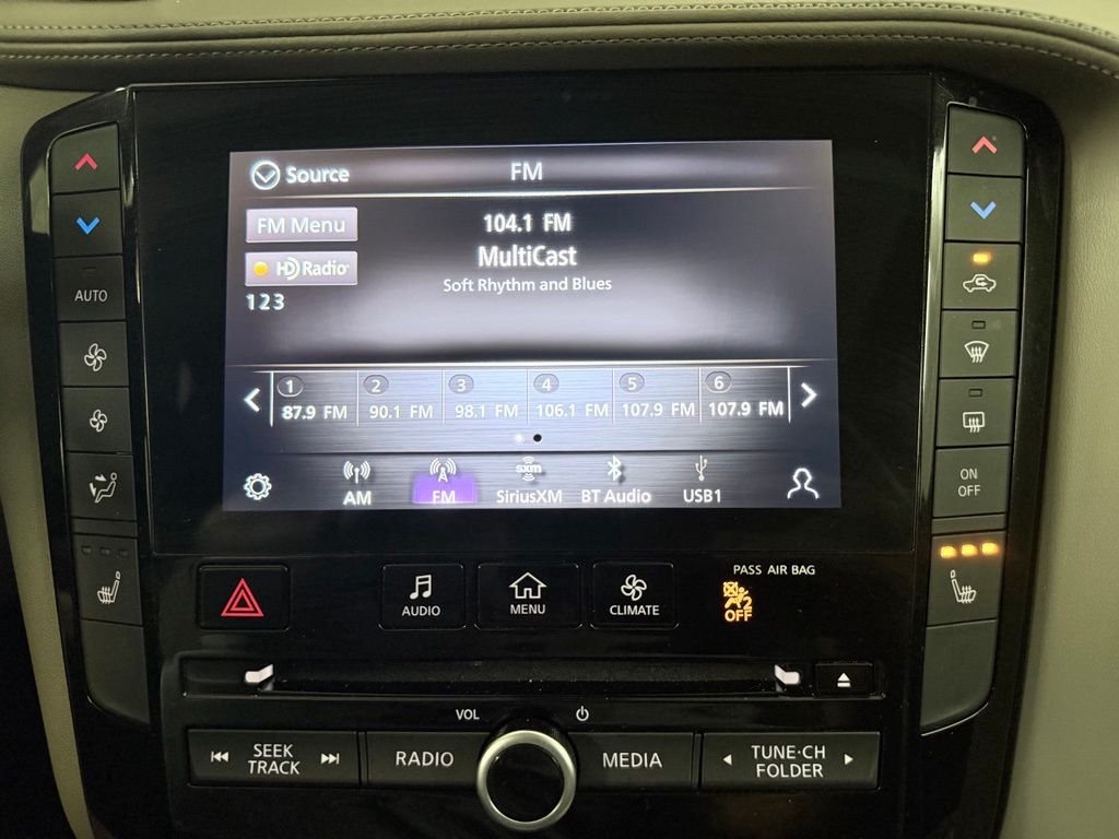 Used 2023 Gray INFINITI LUXE image 17