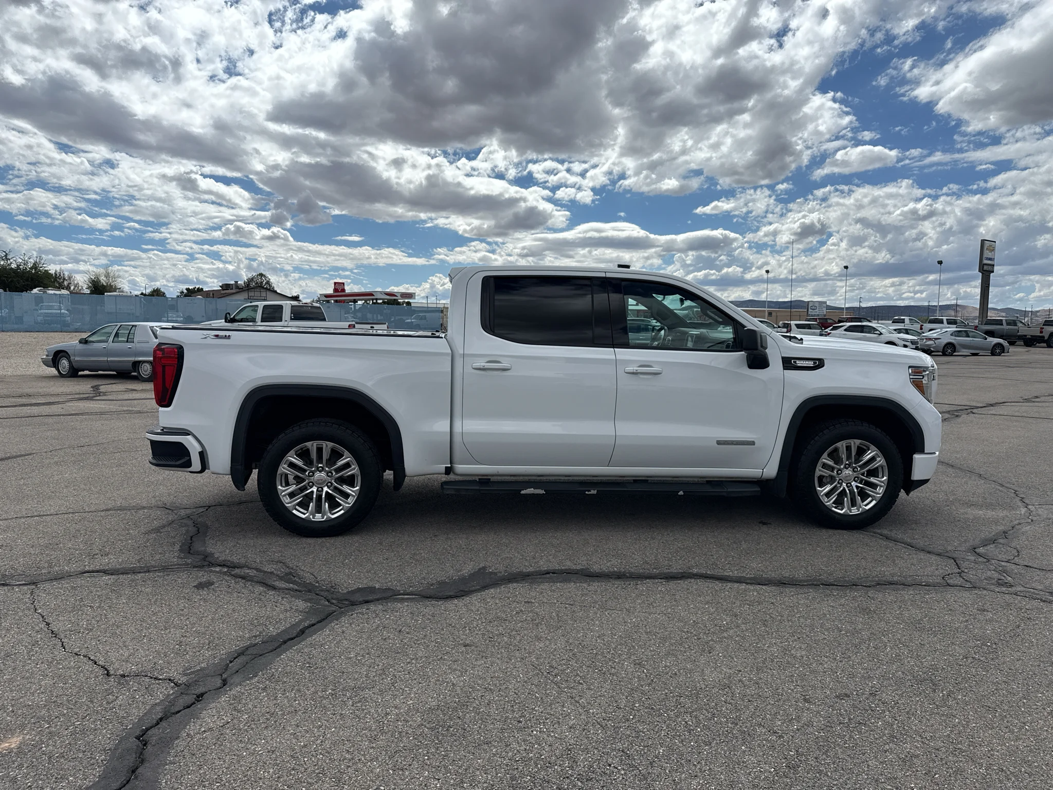 Used 2020 SUMMIT WHITE GMC Elevation image 7