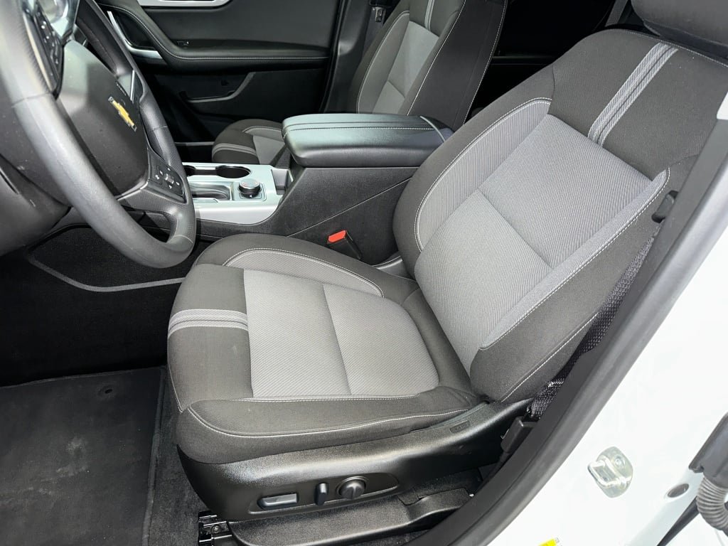 Used 2025 Summit White Chevrolet LT image 5