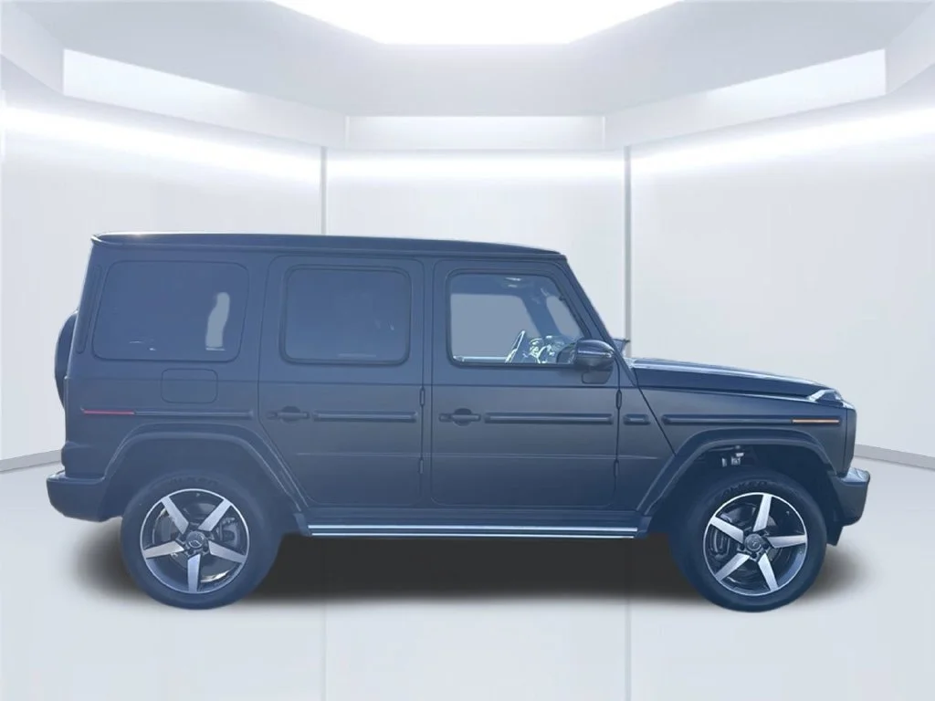 New 2027 MANUFAKTUR Night Black Magno Mercedes-Benz G 580 image 6