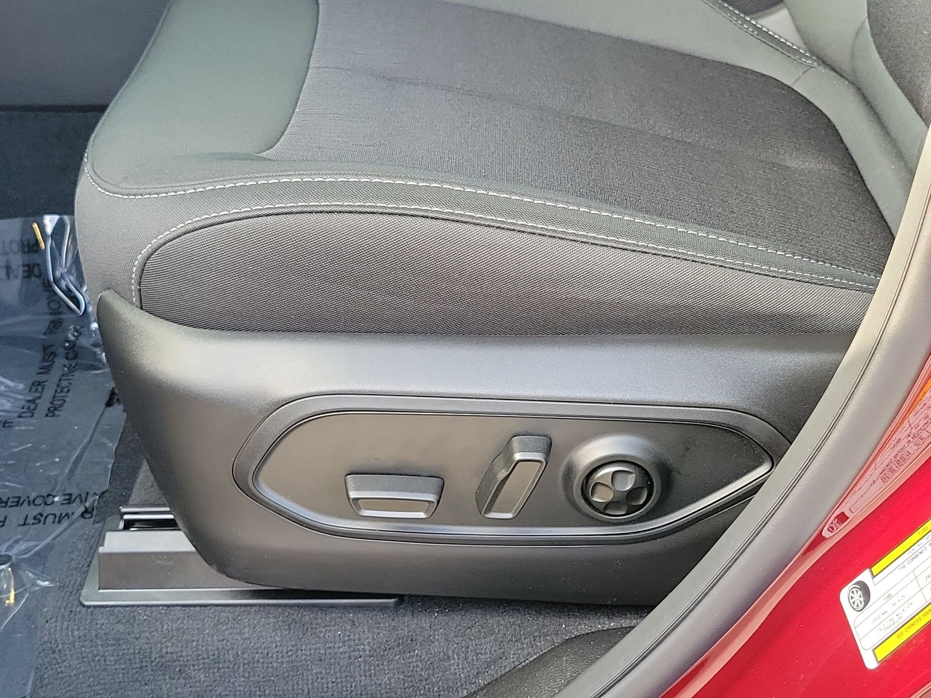 New 2026 Velvet Red Pearl-Coat Exterior Paint Jeep Laredo image 13