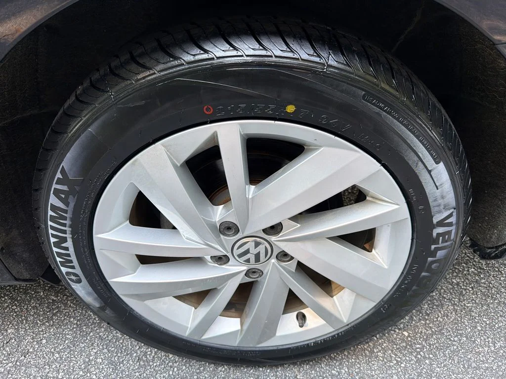 Used 2018 Black Volkswagen 2.0T SE image 19