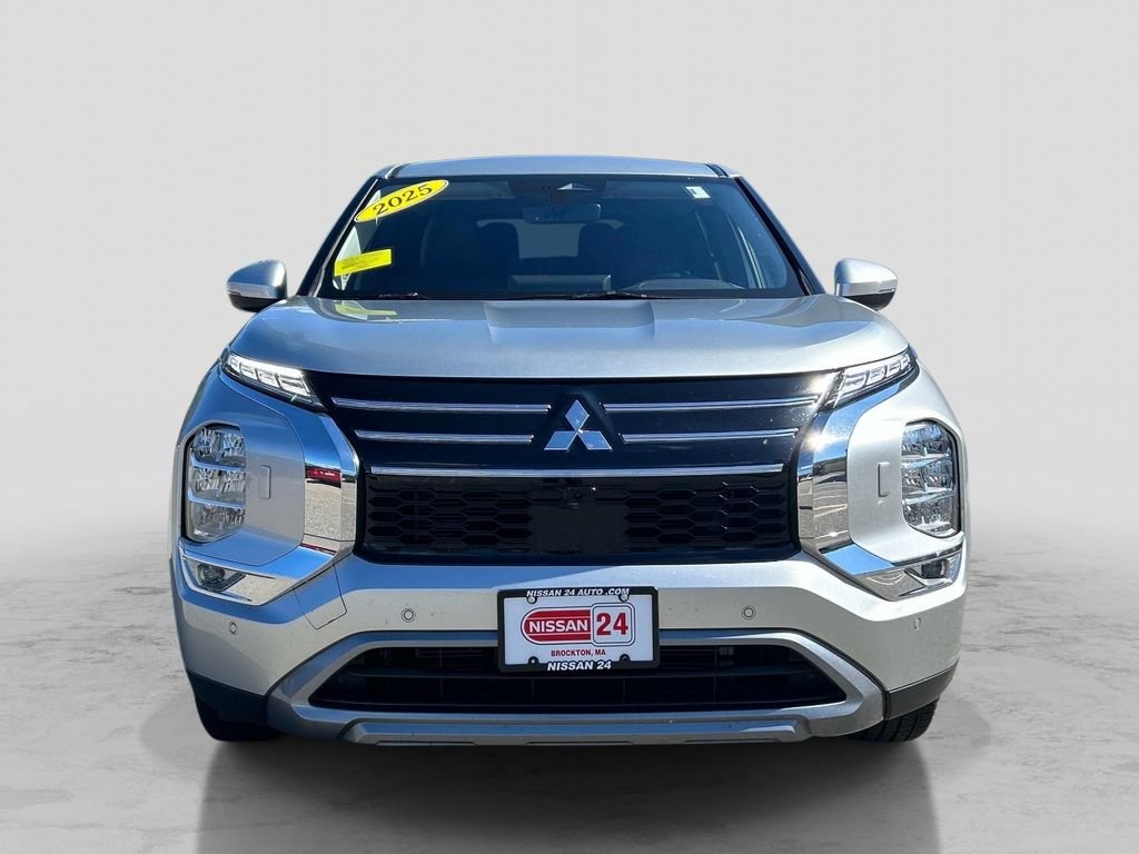 Used 2025 Silver Mitsubishi SE image 8