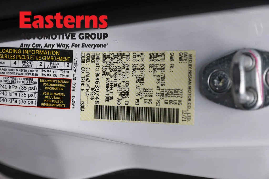 Used 2022 White Nissan S image 32